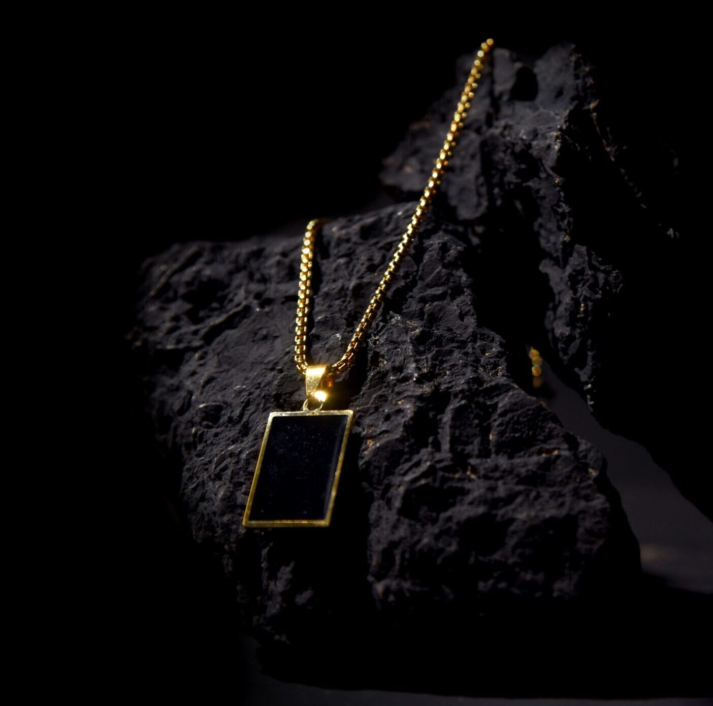 Men’s Gold 4-Sided Rectangular Onyx Pendant Necklace