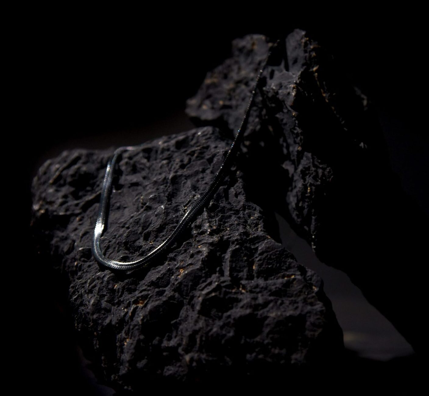 Midnight Snake Chain – Black