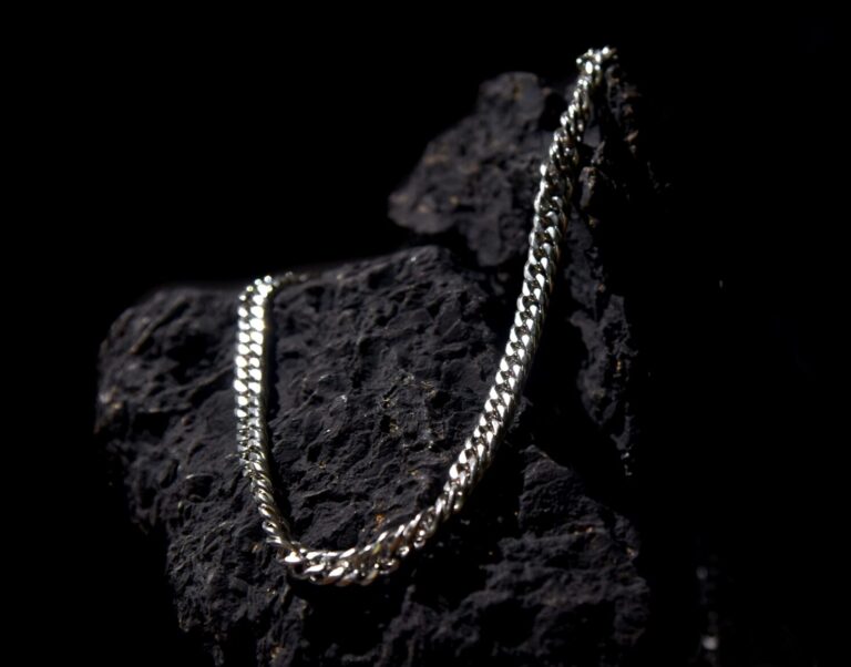 Men’s Silver Curb Link Chain Necklace in Stainless Steel