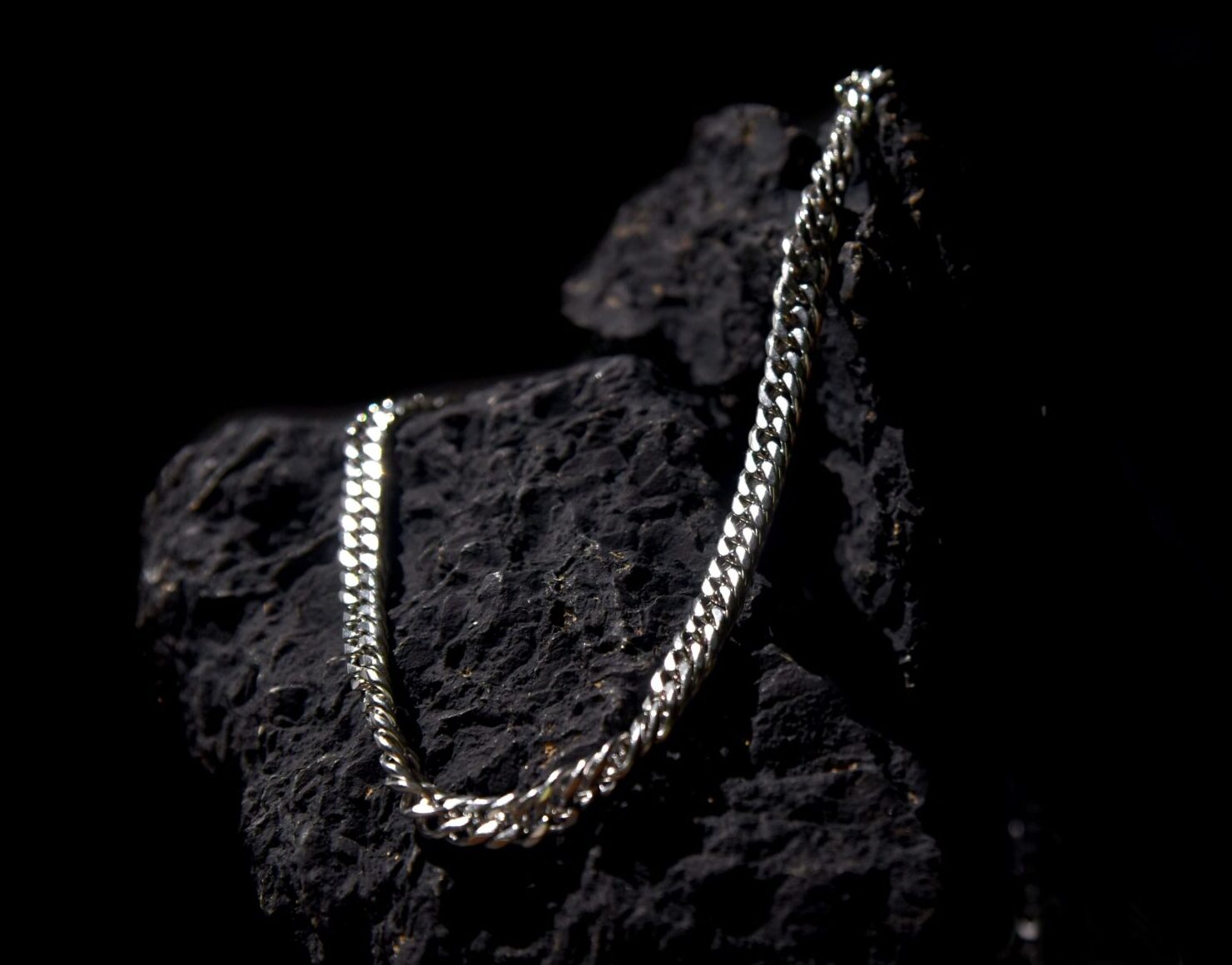 Men’s Silver Curb Link Chain Necklace in Stainless Steel